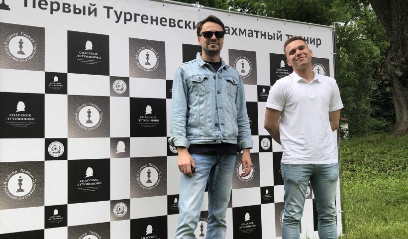 В минувшую субботу ведущие радиохолдинга «F-media», Дмитрий Кузин и Александр Амурный, побывали на Первом Тургеневском шахматном турнире.